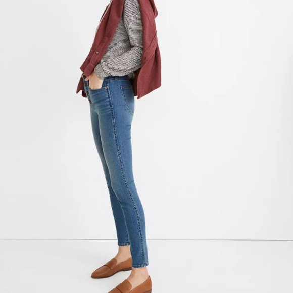 SOLD Madewell 10" Petite High-Rise Skinny Jeans in Dewitt Wash - Picture 7 of 8